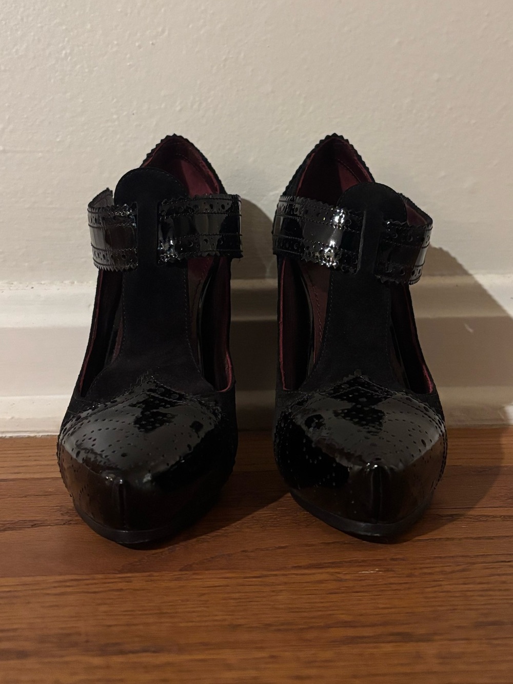 MARC JACOBS Black Patent T-Strap Mary Jane Platform Heels - Picture 6 of 14